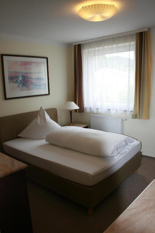 Hotel-Restaurant Stollen Мехерних Стая снимка